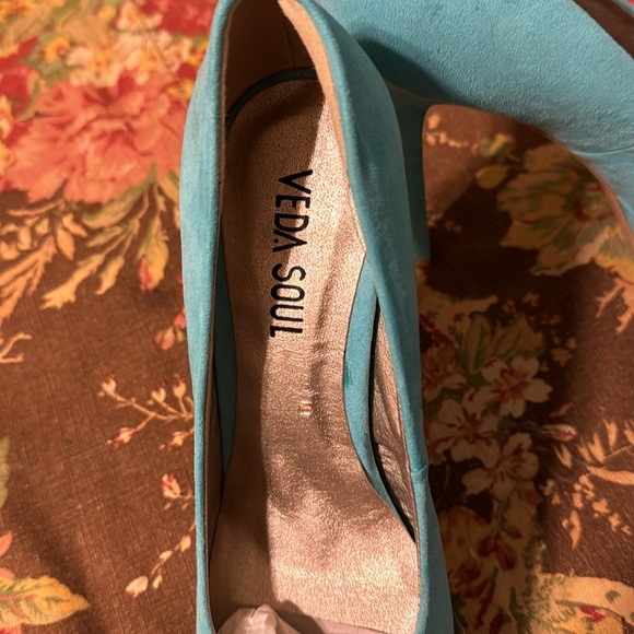 Miami green suede size 7 with a 5” heel. Never been worn. - Picture 3 of 4